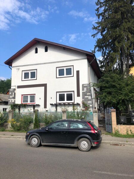 Pucioasa, centru, strada Republicii, vila individuala P+1,